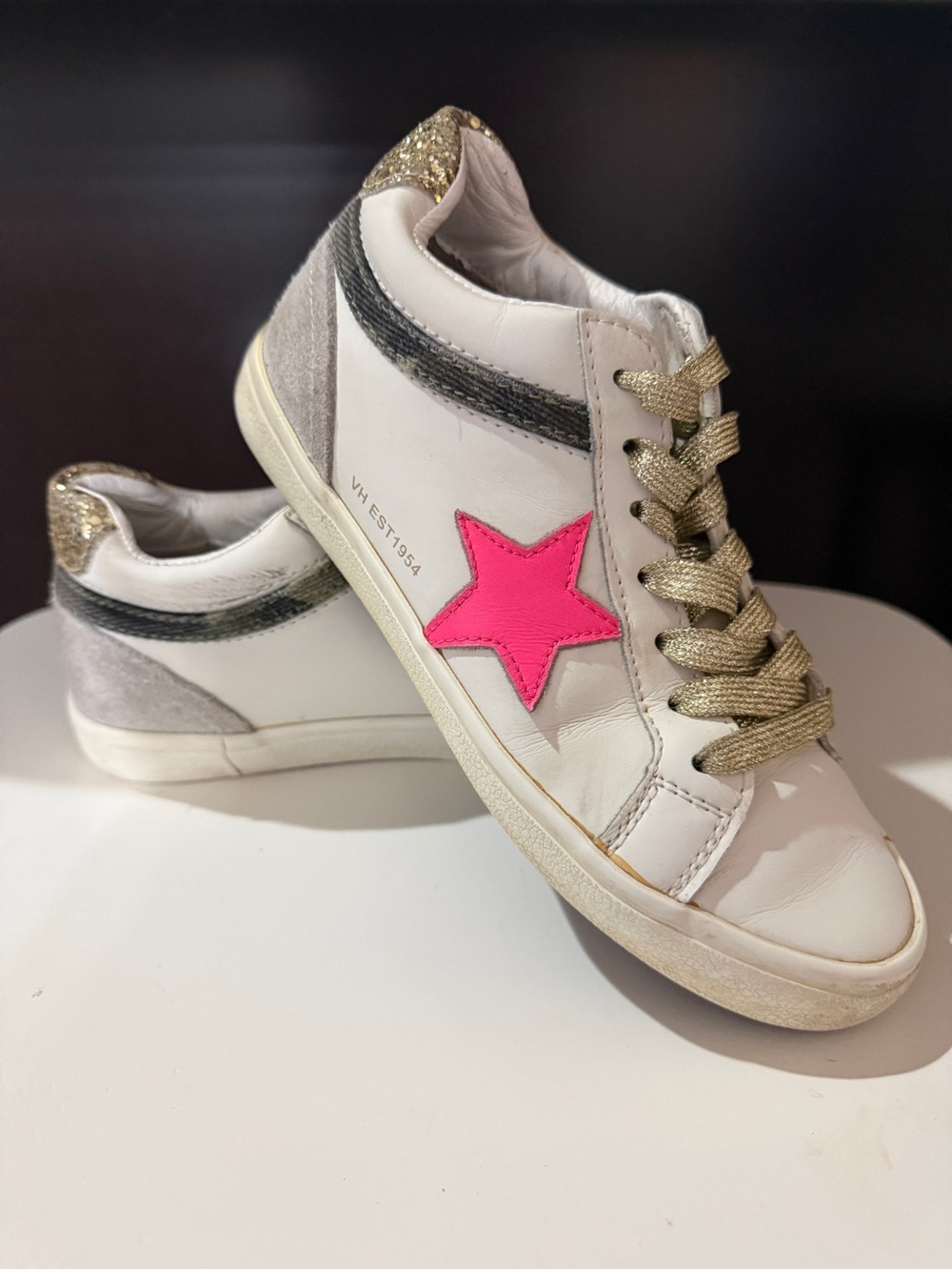 Vintage Havana White Low-Top Sneakers with Hot Pink Star and Gold Details